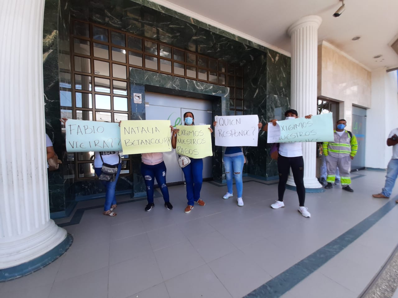 Exempleados de Evaluamos IPS protestaron porque les adeudan entre 6 y 8 meses de sueldo