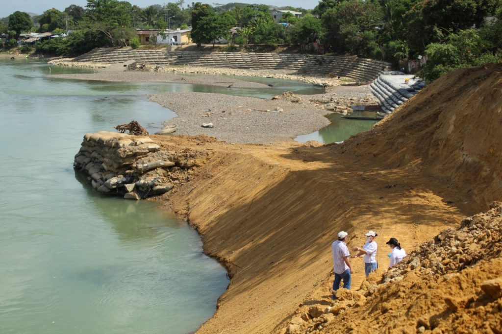 Avanza construcción de muro para mitigar erosión en Tierralta, Gobernación invirtió $10 mil millones