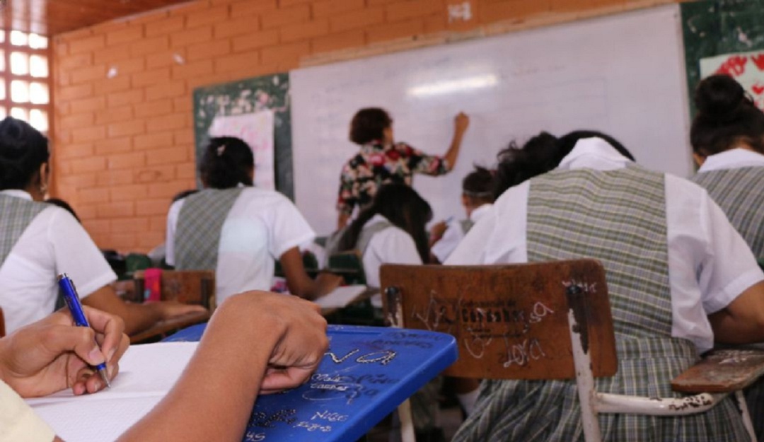 En Córdoba, docentes que ganaron concurso de mérito post conflicto exigen hacer efectivos decretos de nombramiento