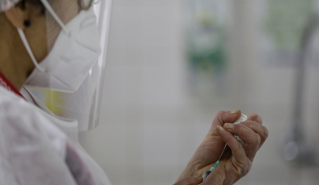 A buen ritmo continúa la vacunación contra el Covid-19 en Córdoba, han aplicado el 60% de las dosis recibidas