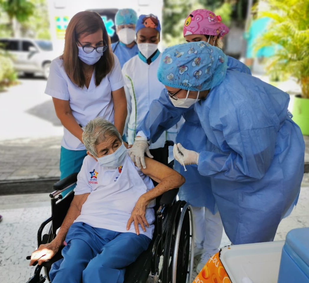 En Montería ya vacunaron a los primeros adultos mayores de 80 años contra el Covid-19