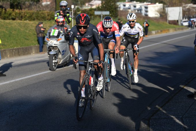 Egan Bernal se metió en el podio de la Strade Bianche