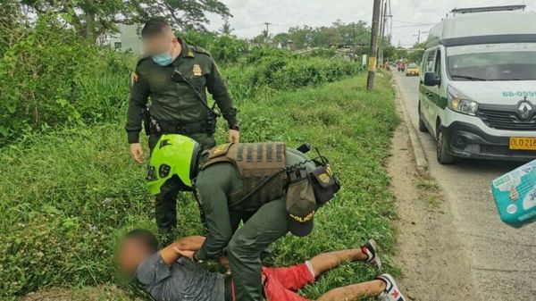 ¡Qué joyita! Se lanzó al río porque lo sorprendieron robando pero la policía lo capturó