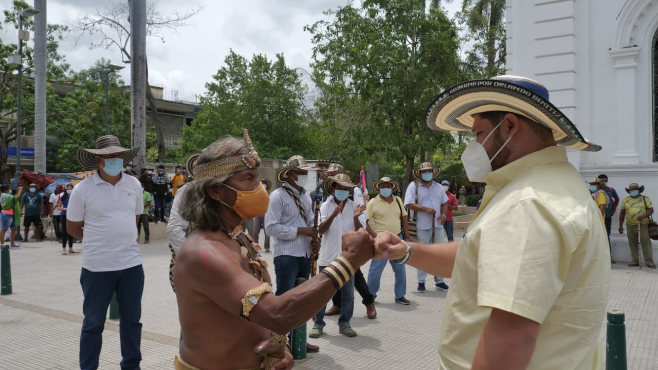 Gobernador de Córdoba estableció mesa de diálogo con indígenas desplazados desde el Alto Sinú