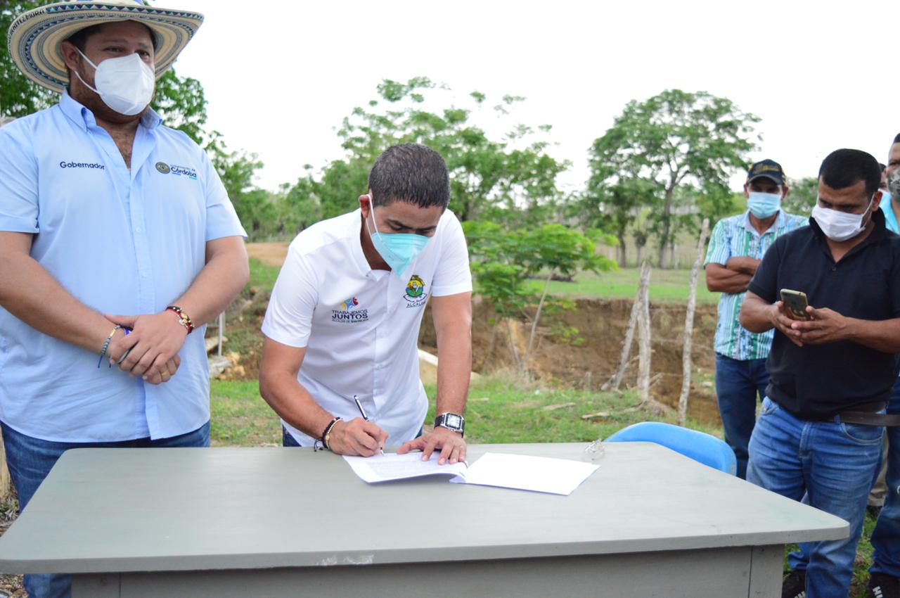 Alcaldía de San Pelayo firmó convenio con la Gobernación de Córdoba para la construcción del puente de Bongamella