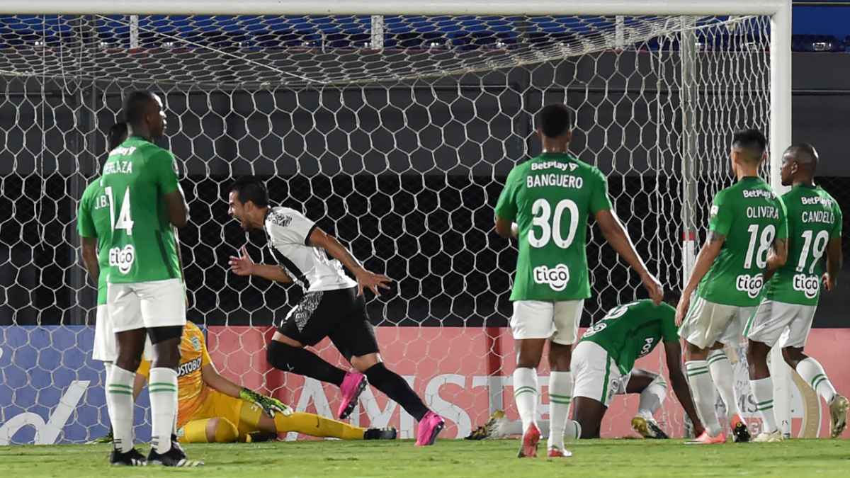 Nacional cayó ante Libertad y deberá definir en Medellín su permanencia en la Libertadores