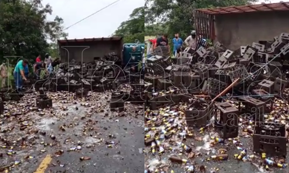 Qué dolor, camión cargado de cerveza se volcó en zona rural de Montería