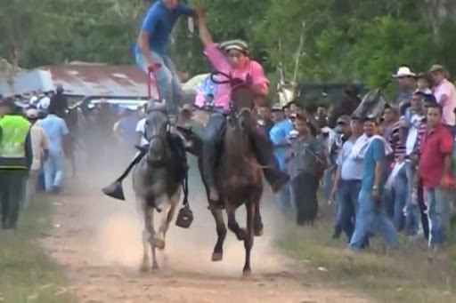 Falleció hombre que se cayó en una carrera de caballos en Lorica