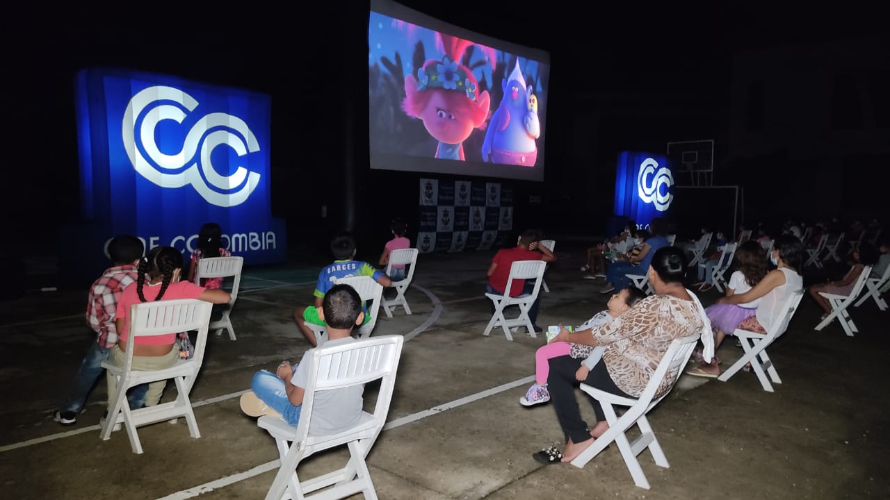 Llegó el cine para los niños del corregimiento Palo de Agua en Lorica