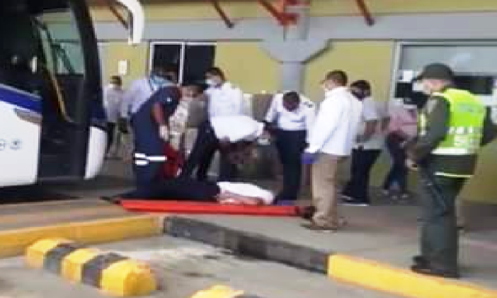 Emergencia en la Terminal de Transportes de Montería, conductor sufrió accidente y tardaron más de una hora en atenderlo