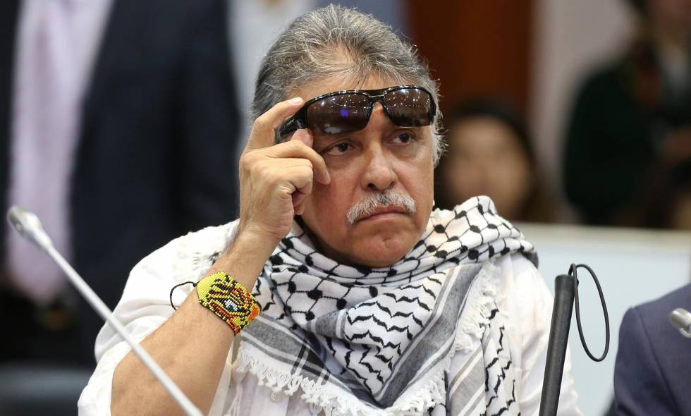 De ridículo no bajan a profesor que rindió homenaje a ‘Jesús Santrich’