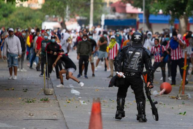 Vergonzoso: Disturbios y enfrentamientos a las afueras del Romelio Martínez donde juega Junior vs River