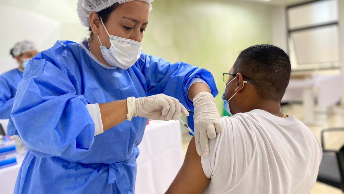 Plan de vacunación contra el Covid-19 avanza a buen ritmo en San Pelayo