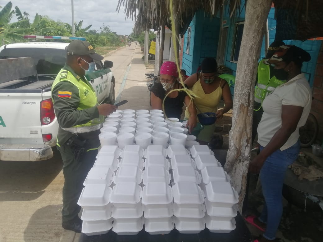 Comunidad y policía realizaron olla comunitaria en Cotorra