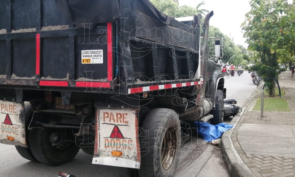 Mujer murió tras ser arrollada por un volco frente al parque de Comfacor en Montería