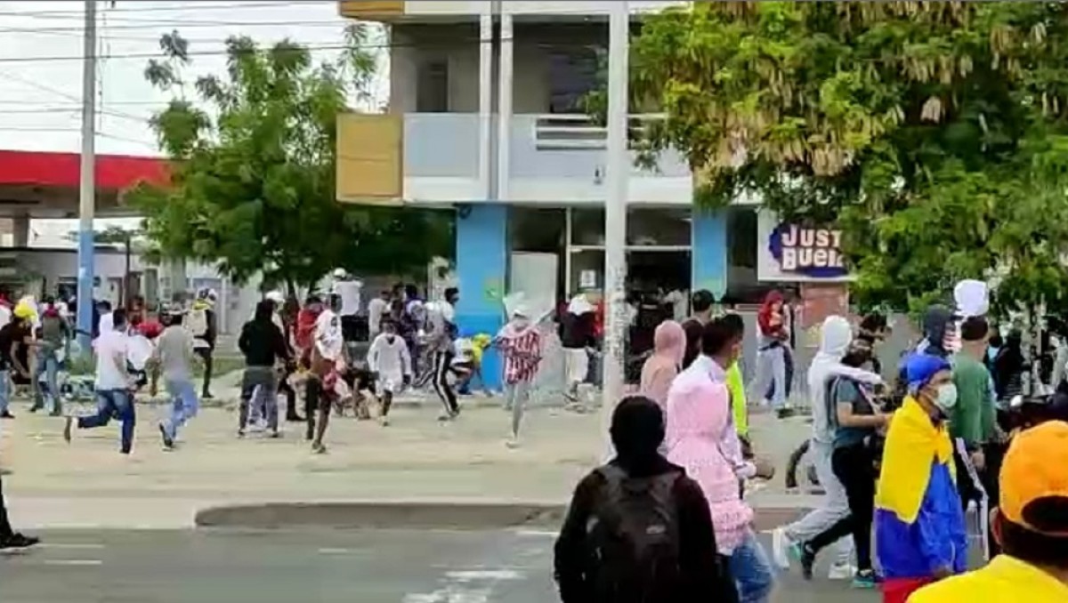 En disturbios terminaron protestas en Barranquilla, saquearon un Justo y Bueno