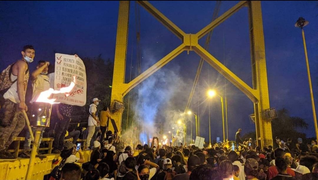 Continúan las protestas en Montería, jóvenes realizaron multitudinaria marcha de antorchas