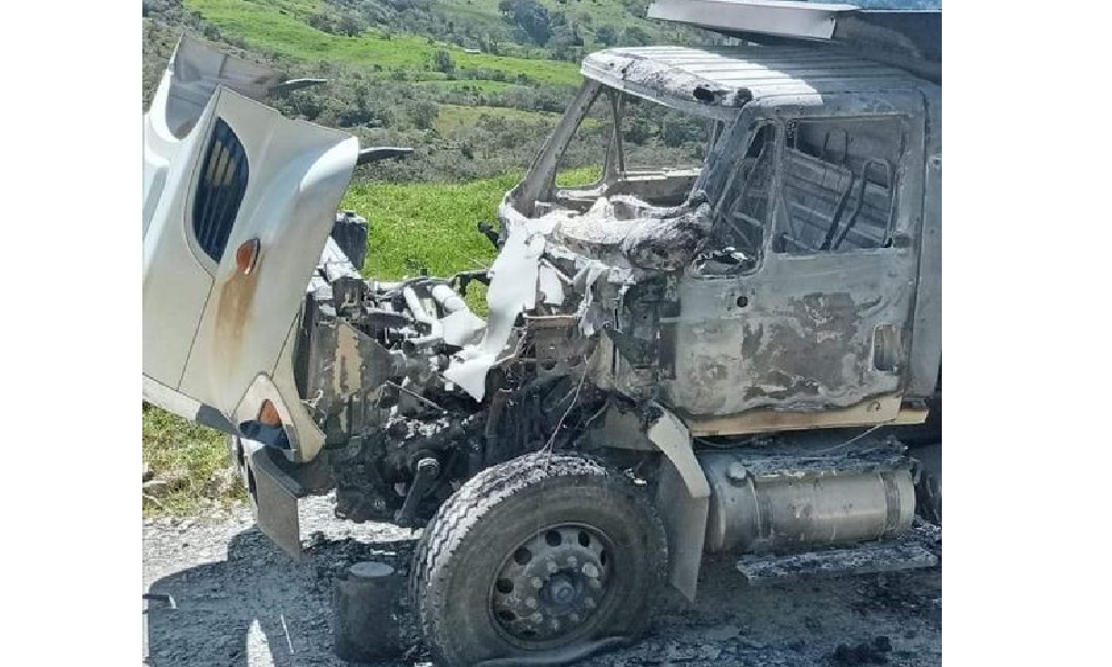 Encapuchados quemaron volqueta en Yarumal, Antioquia