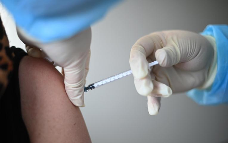 Más de 199 mil profesores han sido vacunados contra el Covid-19: Minsalud