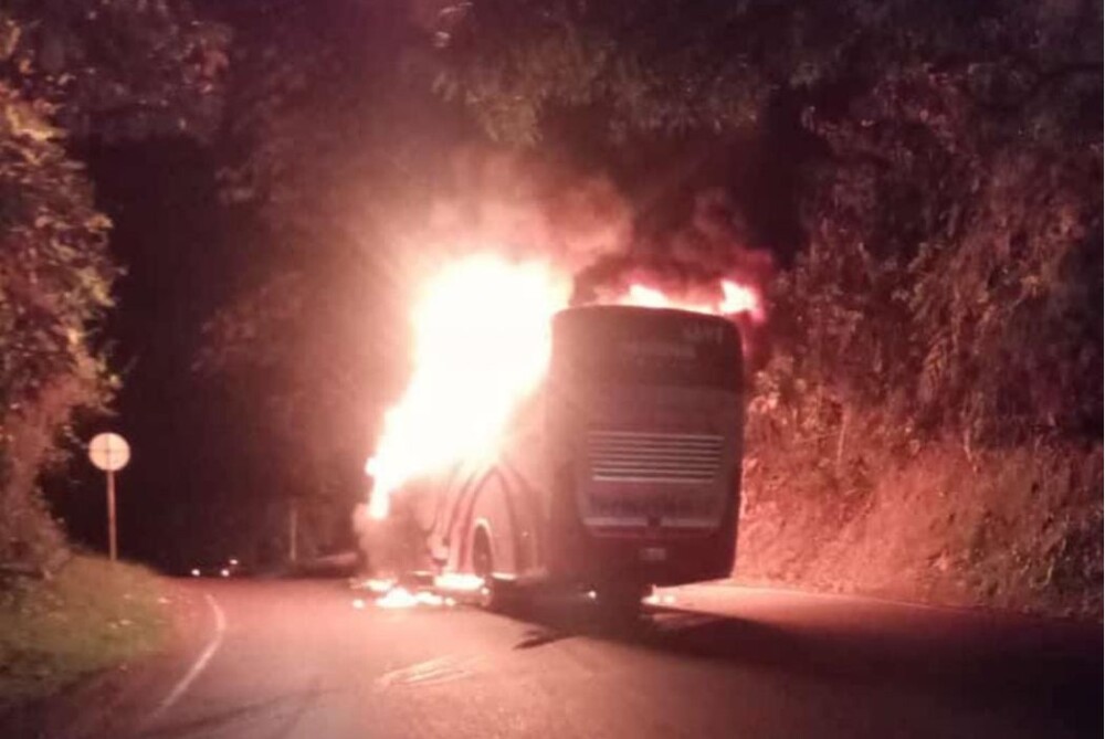 Guerrilleros del ELN quemaron nueve vehículos en la Troncal a la Costa Caribe
