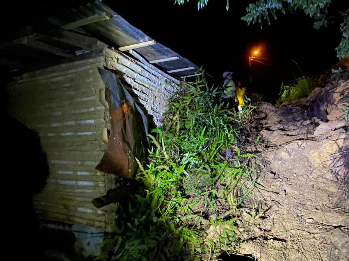 Lamentable, dos personas murieron tras ser sepultadas por un alud de tierra en Antioquia