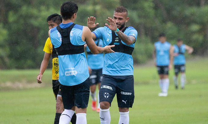 Llegó pisando fuerte: Duván Vergara con el ‘10’ disputó su primer duelo de pretemporada con Monterrey