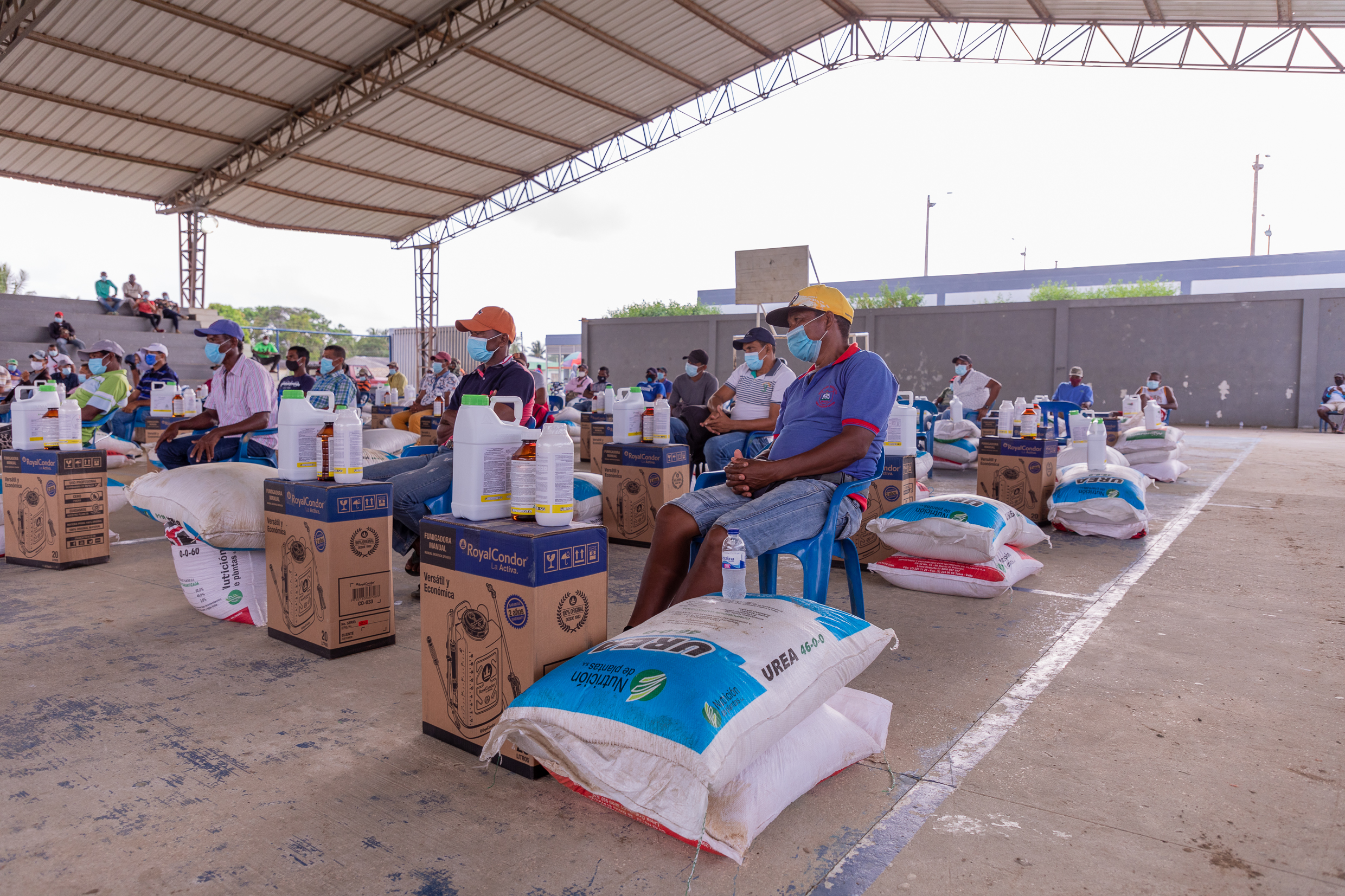 Alcaldía de San Bernardo del Viento entregó insumos agropecuarios a 100 familias campesinas