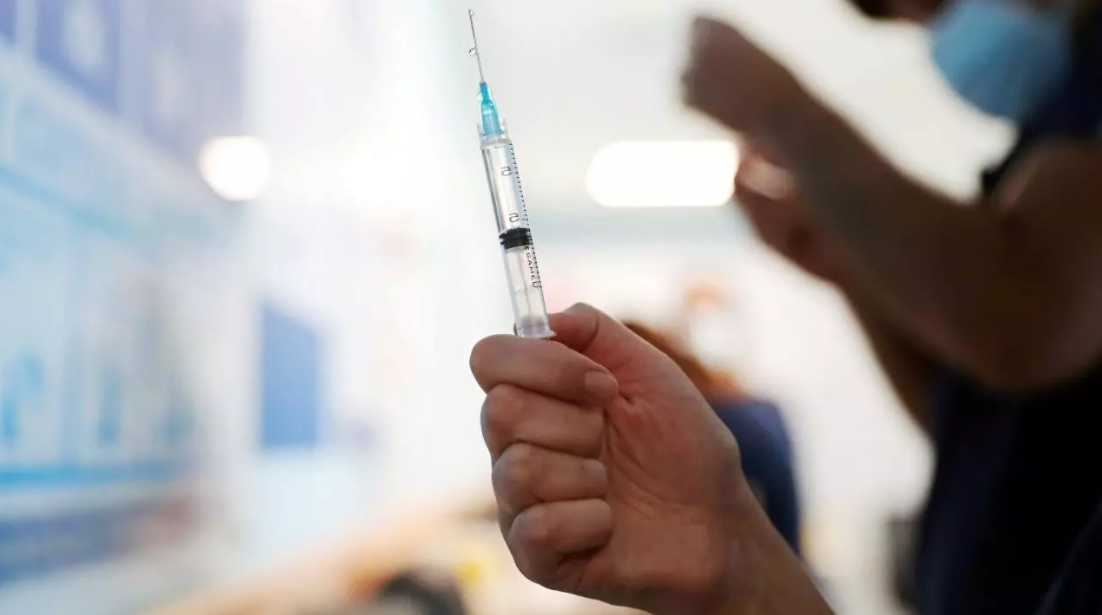 Mayores de 40 años ya podrán ir a vacunarse contra el Covid sin agendamiento