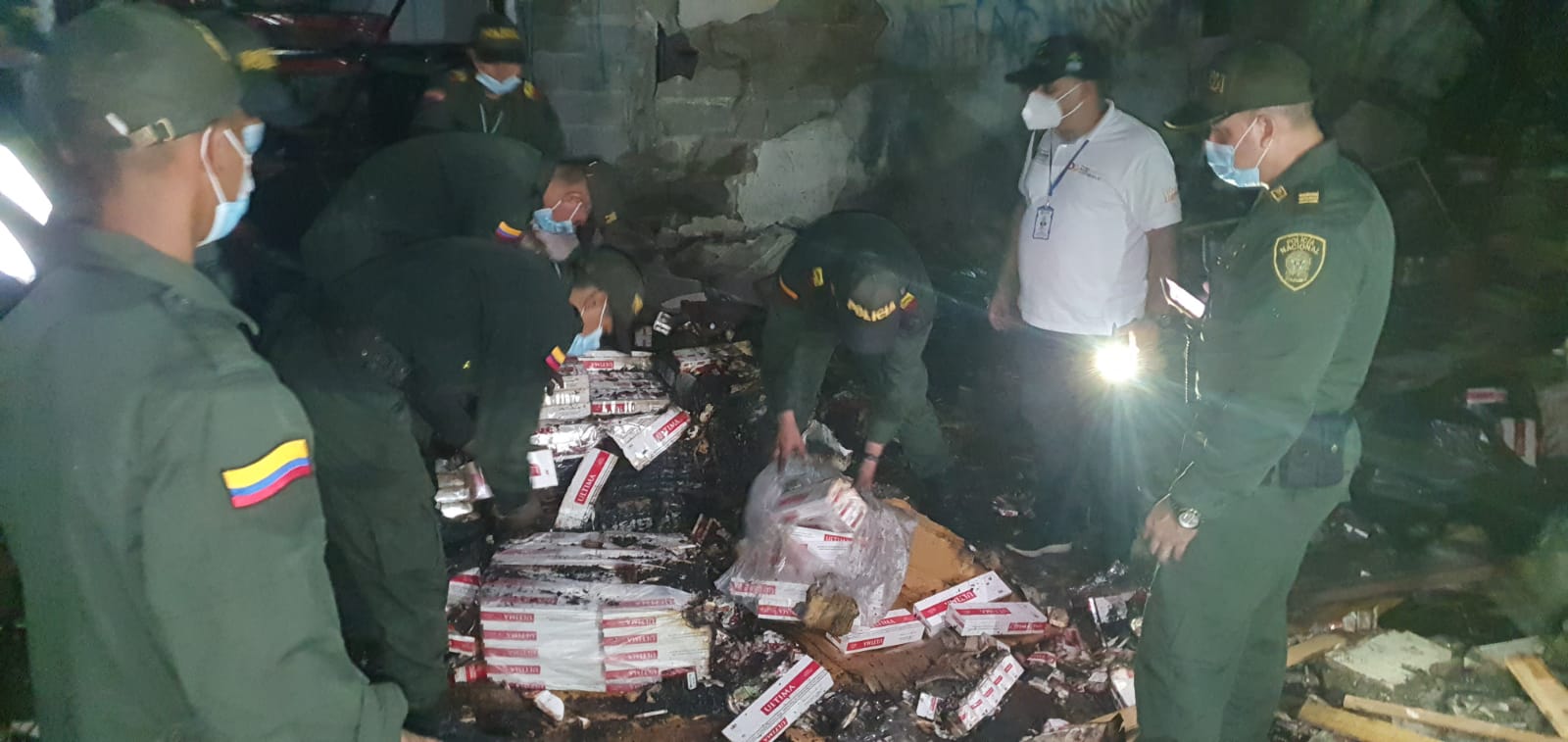 Encuentran caleta de contrabando de cigarrillos en casa donde ocurrió la explosión en La Granja