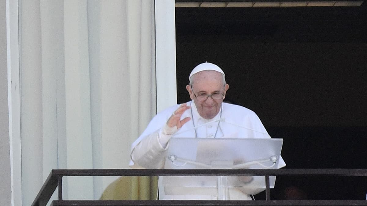 Papa Francisco rezó el Ángelus desde el balcón del hospital en Roma