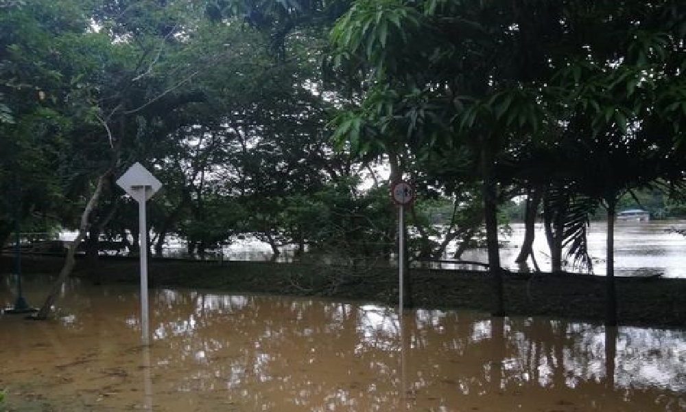 Altos niveles del río Sinú provocaron inundaciones en varios sectores de la Avenida Primera