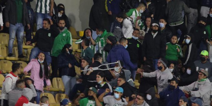 Suspenden el ingreso de público a estadios de Bogotá tras vergonzosa batalla campal entre hinchas de Santa Fe y Nacional