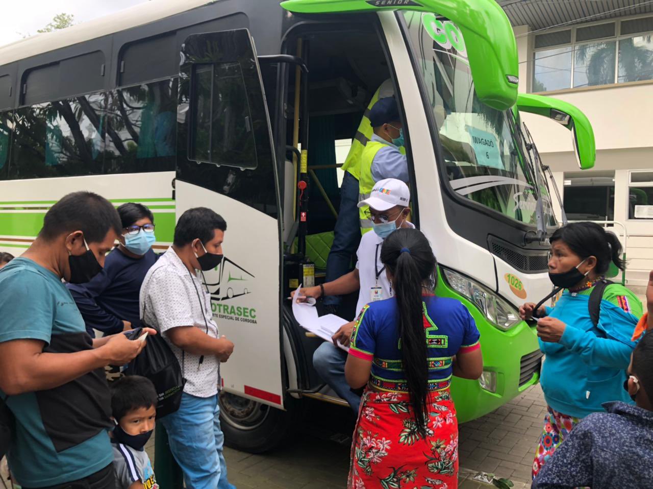 Por fin, inició retorno del primer grupo de indígenas y campesinos del Alto Sinú