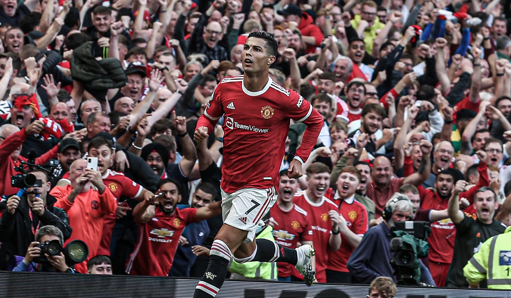 No defraudó, Cristiano Ronaldo marcó doblete en su debut con el Manchester United