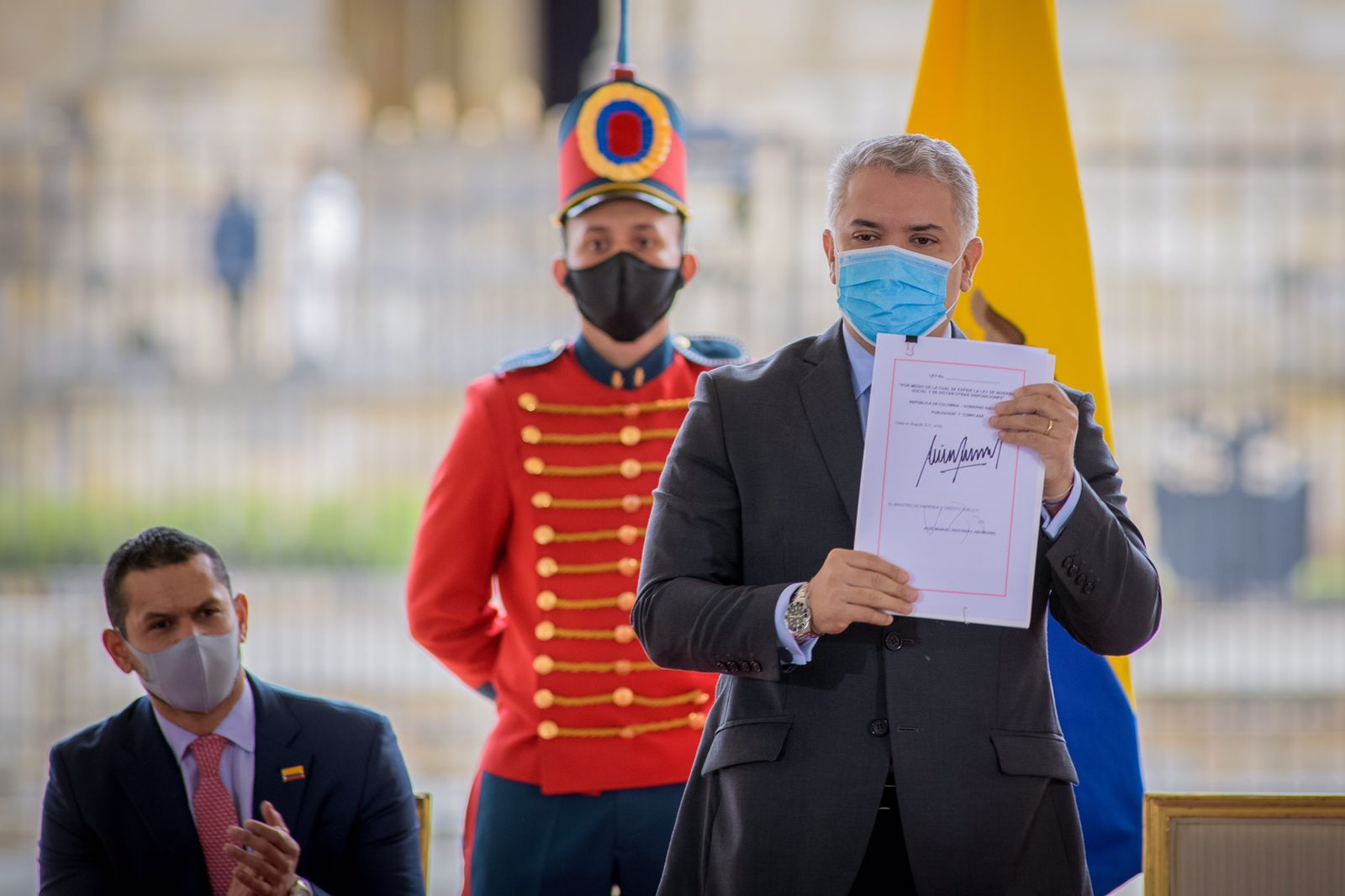 “Se beneficiará a más de 29 millones de colombianos vulnerables”: Duque tras sancionar la ley de reforma tributaria