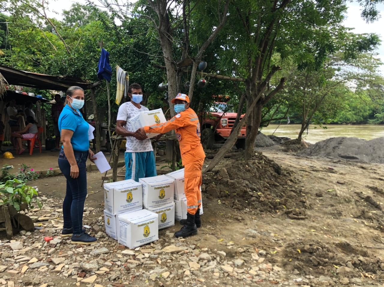 Alcaldía de San Pelayo inició entrega de ayudas humanitarias a familias afectadas por inundaciones