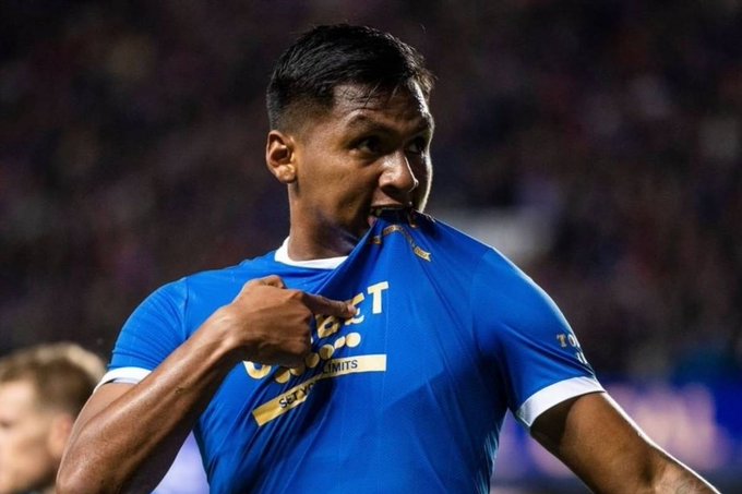 Morelos goleó con Rangers y llegó a 98 tantos con el club escoces