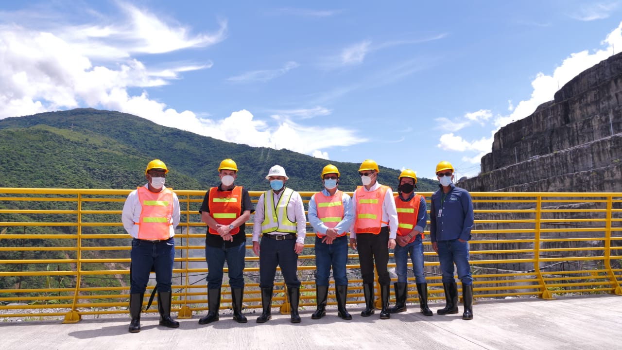 Rector Torres verificó los avances del repoblamiento pesquero en el embalse Hidroituango, donde Unicórdoba interviene a través del Cinpic