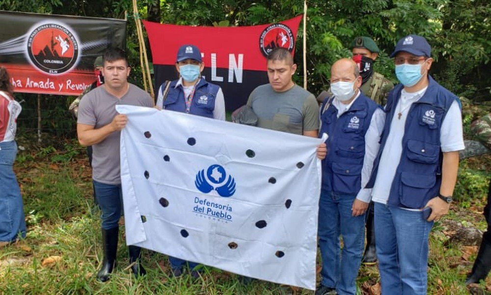 Liberan a dos militares que había secuestrado el ELN