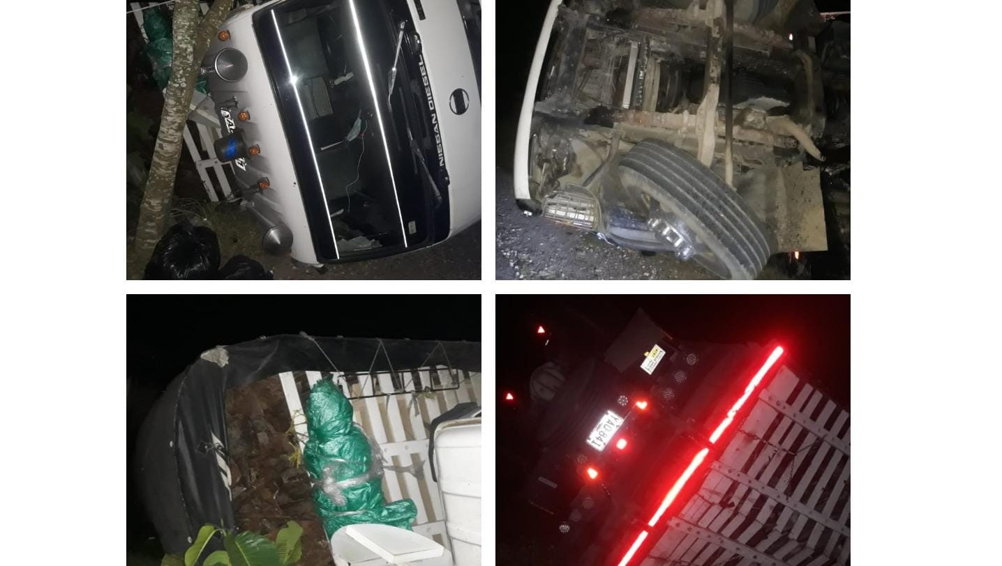 Camión cargado de chatarra se volcó en la vía Tierralta – Montería