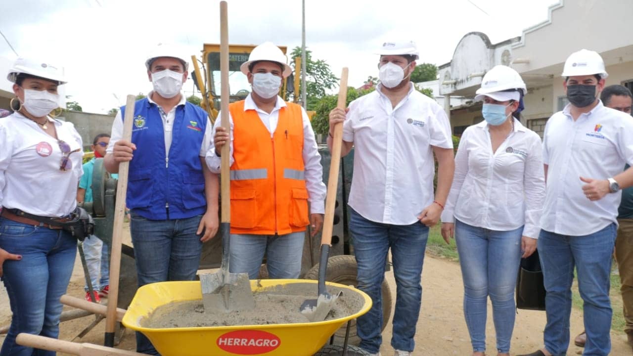 Arrancó la pavimentación de la vía Mateo Gómez – Garzones, alcalde de Cereté y gobernador de Córdoba colocaron la primera piedra