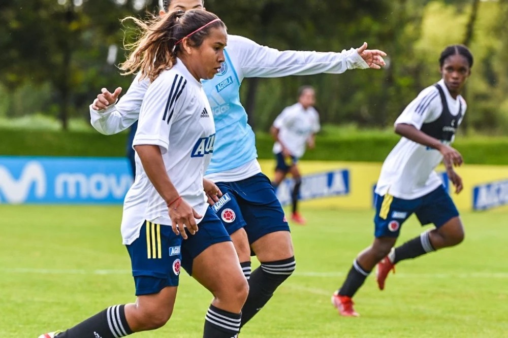 Con la cordobesa Leicy Santos a bordo, la Selección Colombia Femenina se entrena en Cali