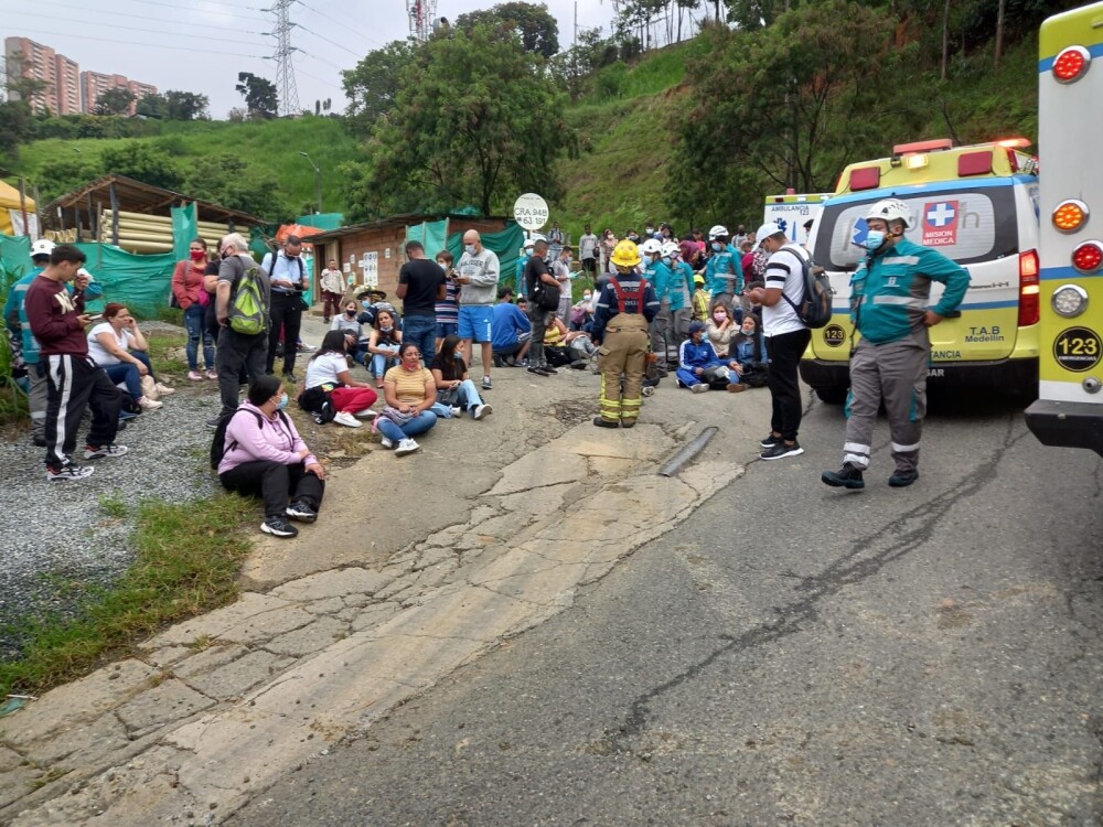 Se quedó sin frenos, 40 personas heridas dejó volcamiento de un bus en Medellín