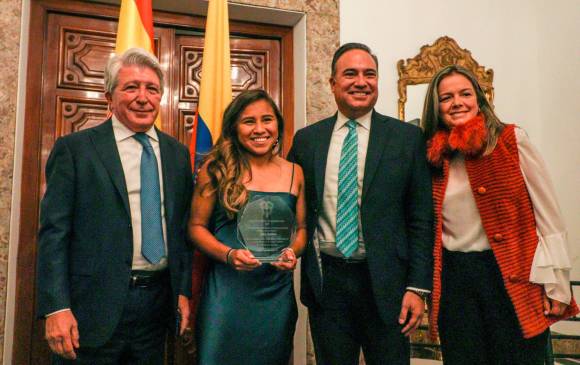 Orgullo cordobés, la futbolista Leicy Santos fue condecorada en España
