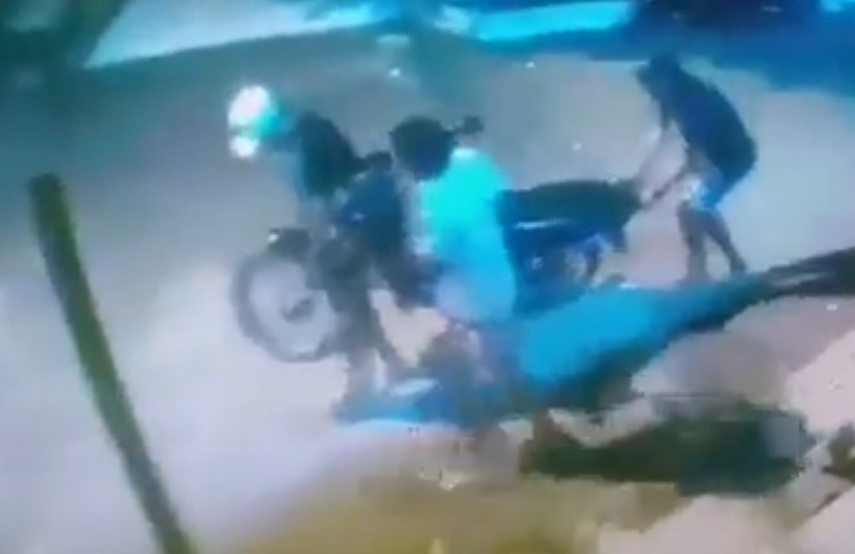 Ladrones se robaron una motocicleta en Mocarí, se la llevaron cargada porque tenía puesto el seguro