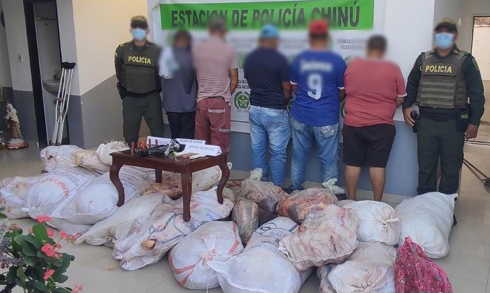 Con las manos en el hacha, los capturaron sacrificando vacas robadas para vender su carne