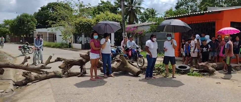 Por mal estado de las vías, habitantes de El Cañito en Cereté salienton de sus casas a protestar