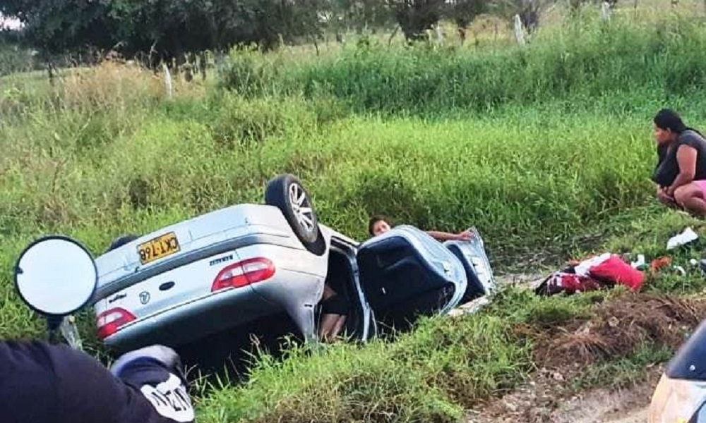 Accidente en San Pelayo, automóvil se volcó