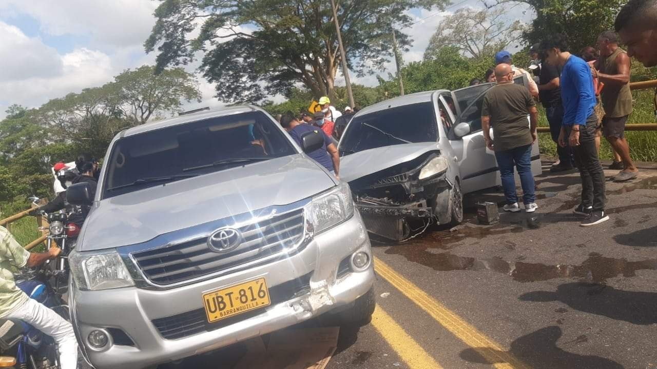 Vuelve y juega, cinco heridos dejó choque de vehículos en la vía Chinú – Sahagún