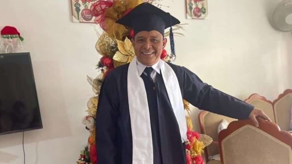 Nunca es tarde, Valenciano se graduó de bachiller